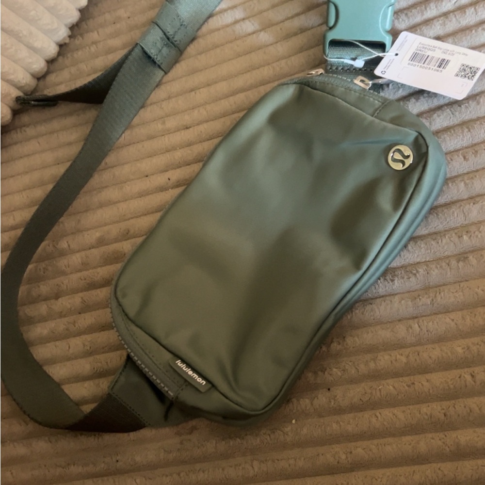 Lululemon Athletica Olive Crossbody Bag 2L with long strap
